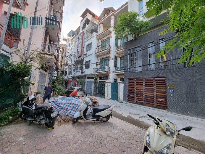Bán nhà đường 800A, Cầu Giấy. 142m2, MT7m; giá 22.5 tỷ. Phương