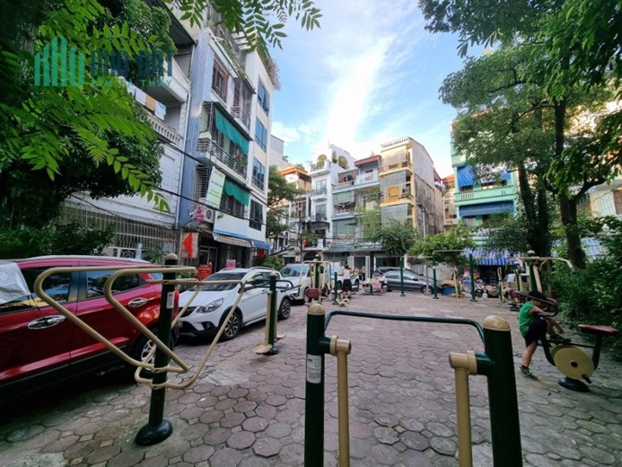Bán nhà đường 800A, Cầu Giấy. 142m2, MT7m; giá 22.5 tỷ. Phương