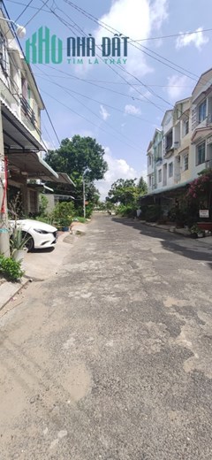 Chính chủ bán nhà liền kề có 5 phòng + tầng trệt rộng tại Phong Điền, Cần Thơ.