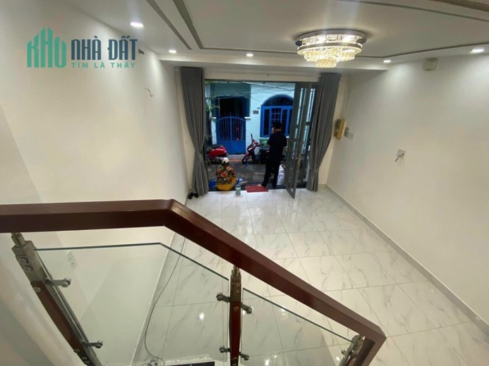 nhà ngay chợ BÀ CHIỂU P2 BÌNH THẠNH Gần 50m 2 tang ,xe hơi đỗ sát nhà 4.98 tỷ