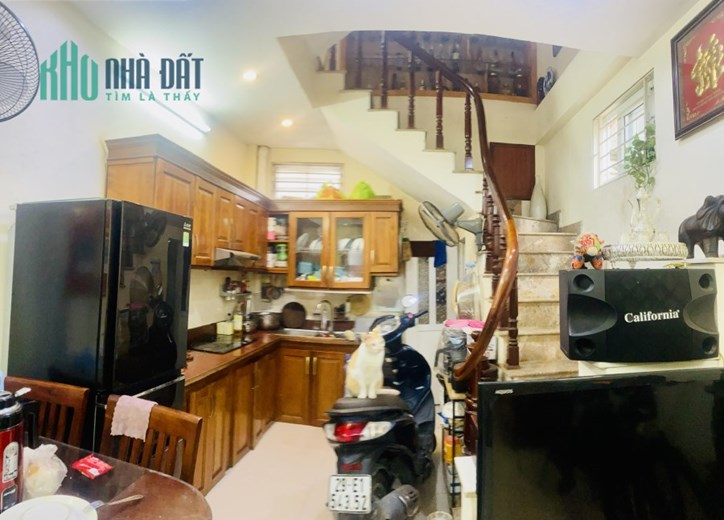 Bán nhà phố Bùi Xương Trạch, quận Thanh Xuân. THANG MÁY. Ô TÔ. 40m2 x 6T. Hơn 5 tỷ. 0968084286