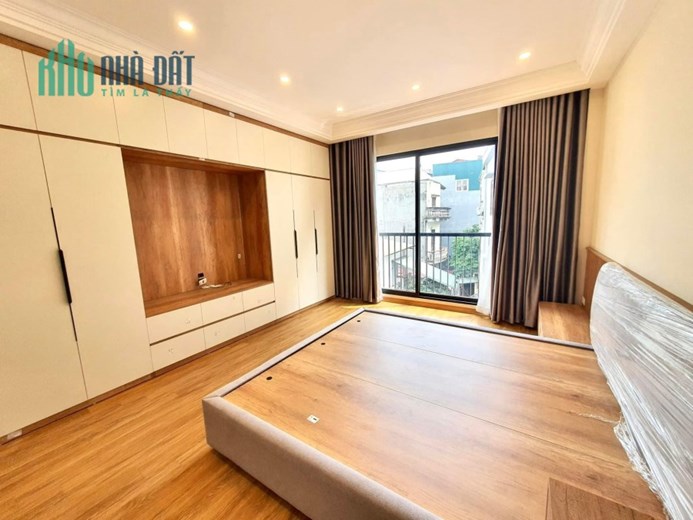 BÁN NHÀ PHỐ VIP NGUYỄN SƠN 40M2 6 TẦNG Ô TÔ THANG MÁY 8.8 TỶ