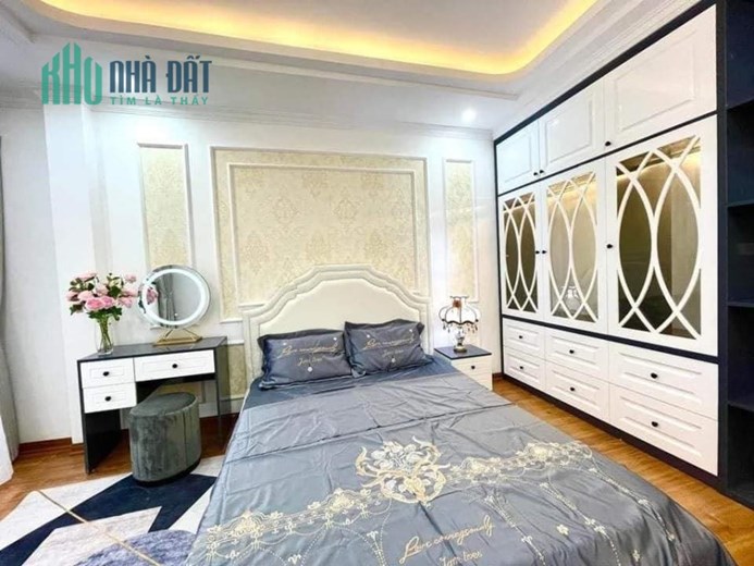 Cần Bán Căn nhà Quận thanh Xuân, Ngã Tư Sở. 41m x4 tầng, mt 3,9m giá 4,x tỷ