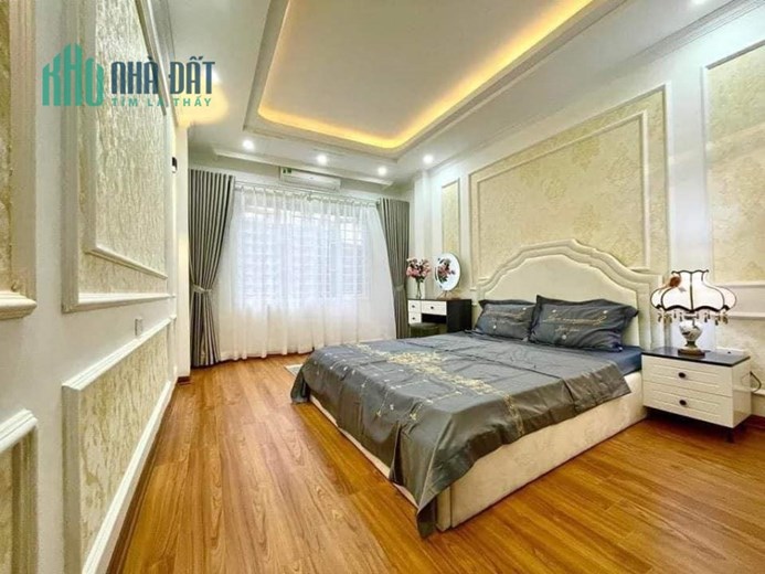 Cần Bán Căn nhà Quận thanh Xuân, Ngã Tư Sở. 41m x4 tầng, mt 3,9m giá 4,x tỷ