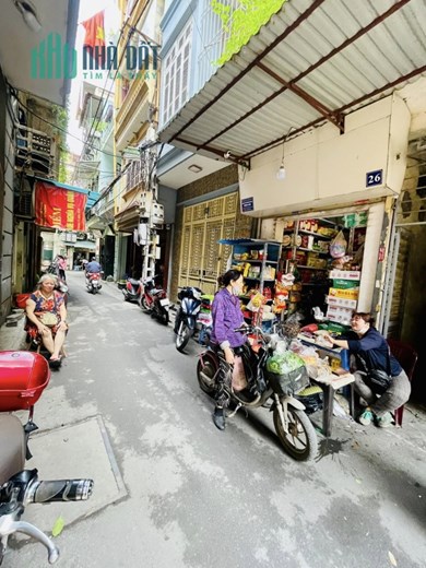 Bán Nhà Đống Đa 40m x 3 Tầng MT4m Ô Tô Đỗ Cửa Kinh Doanh Giá 5.7 Tỷ.