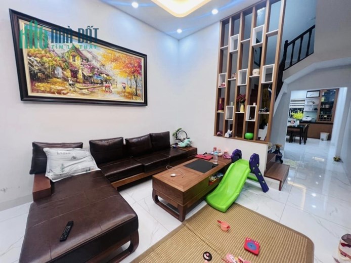 BÁN NHÀ ĐƯỜNG THÁI HÀ, NHÀ ĐẸP Ỏ NGAY,  DT: 50M x 4 TẦNG, GIÁ 7,5 TỶ