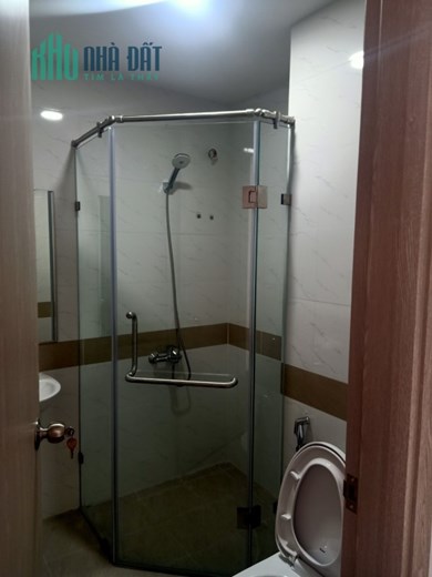 Cho thuê căn hộ Charm City 2PN 2WC ngay ngã tư 550