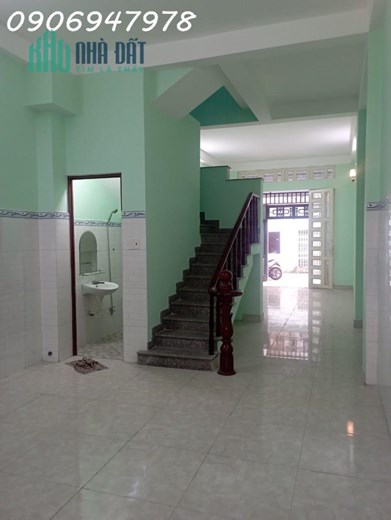 Bán nhà trục Tô Ký, 64m2 xe hơi đến nhà chỉ 3,x Tỷ cạnh bên CVPM Quang Trung