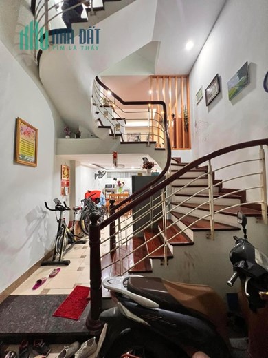 ĐẸP BỀN. Nhà thông Xã Đàn ,Đống Đa, ở ngay, cách O TÔ tránh 10m. Diện tích 33m 5T MT 3.6m.