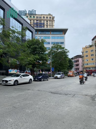 Cơ hội sở hữu nhà ở 2023. Bán nhà phân lô HOÀNG CẦU, Ô chợ Dừa. Nhà 4 tầng, DT 40m. Giá nhỉnh 7 tỷ.