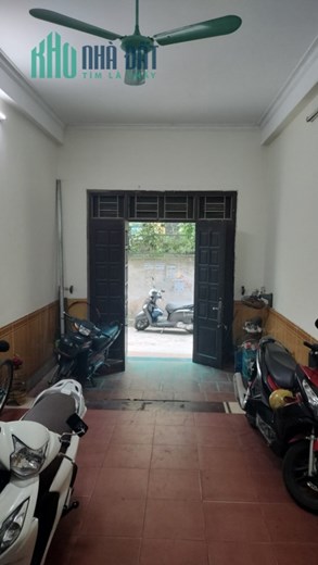 Bán nhà đường Cầu Giấy, Cầu Giấy. 56m2x5; giá 7.4 tỷ. Phương