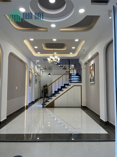 Định cư nước ngoài nên Bán Gấp căn nhà.Đường Trường Sa, DT: 4.1x16.5,Kc 4 tầng Giá 11.9 tỷ