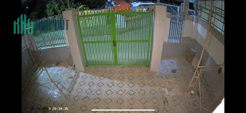 Phòng mới xây 100%, phòng bếp và khách thông nhau, phòng lầu trên có hệ thông kín để gắn máy lạnh.
