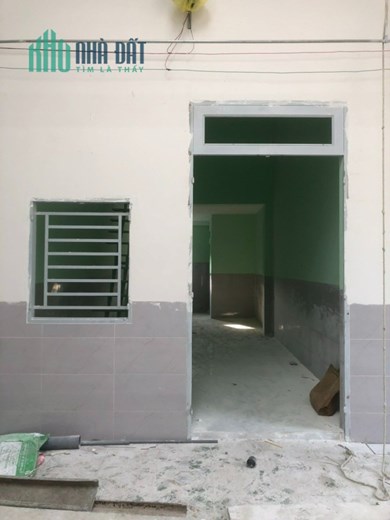 Phòng mới xây 100%, phòng bếp và khách thông nhau, phòng lầu trên có hệ thông kín để gắn máy lạnh.