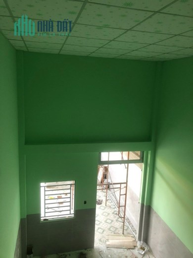 Phòng mới xây 100%, phòng bếp và khách thông nhau, phòng lầu trên có hệ thông kín để gắn máy lạnh.