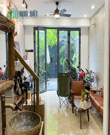 Mặt tiền Nguyễn Khuyến,4,5x15m,6 tầng sân để oto, thang máy. 10,5 tỷ.