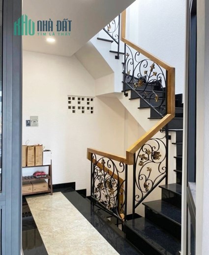 Mặt tiền Nguyễn Khuyến,4,5x15m,6 tầng sân để oto, thang máy. 10,5 tỷ.