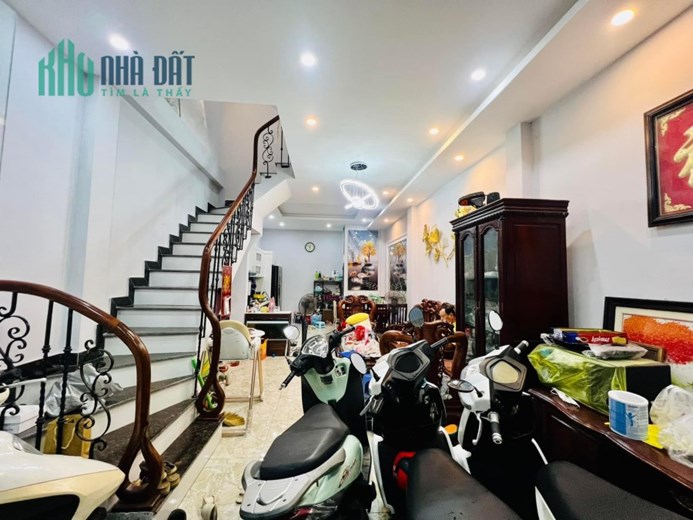 BÁN NHÀ PHÂN LÔ PHƯƠNG MAI, ĐỐNG ĐA, Ô TÔ ĐỖ CỬA, ĐẸP, 45M2*5T* MT 4.5M*7.5 TỶ.