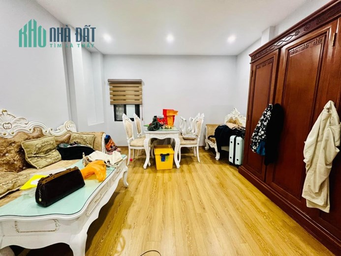 BÁN NHÀ PHÂN LÔ PHƯƠNG MAI, ĐỐNG ĐA, Ô TÔ ĐỖ CỬA, ĐẸP, 45M2*5T* MT 4.5M*7.5 TỶ.
