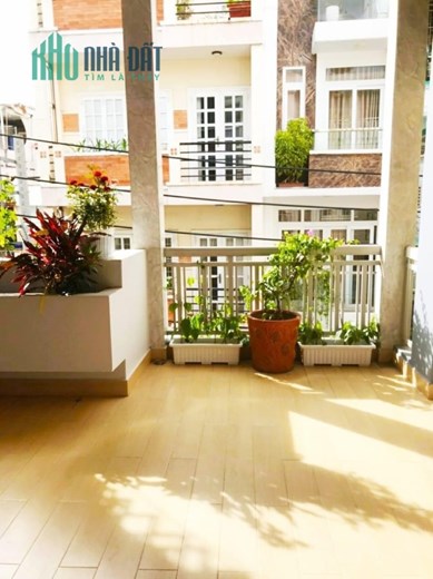 Nhà Huỳnh Văn Bánh PN , HXH 8m ,4.8 /6 x 18m, 4 Tầng , 6 PN Giá 16 Tỷ