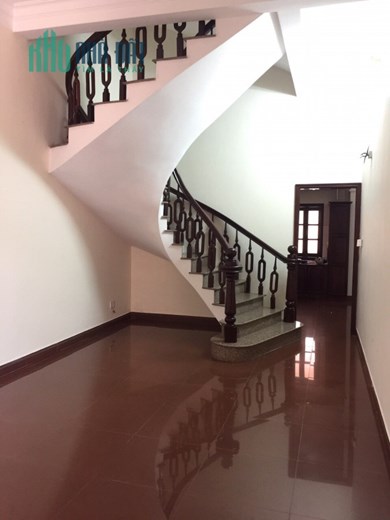 Cho thuê gấp nhà nguyên căn 6PN mặt tiền ngay Hà Đô Centrosa giá cực tốt