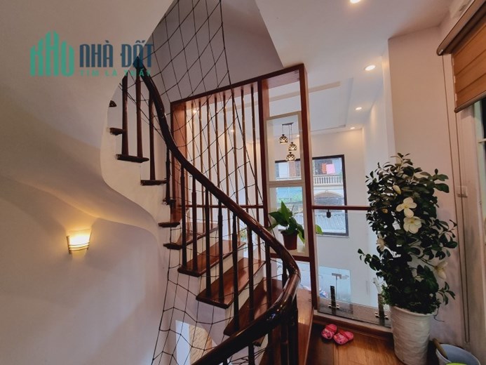 Bán nhà Hồ Tùng Mậu, Cầu Giấy. 38m2x5; giá 5.65 tỷ. Phương