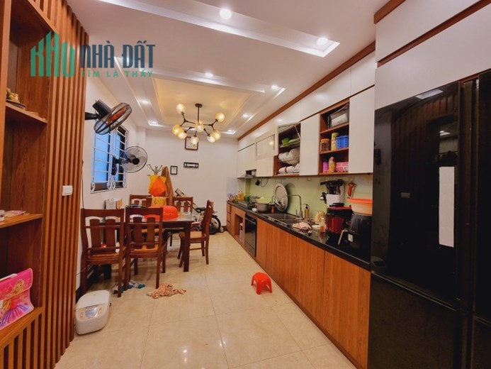 Bán nhà Hồ Tùng Mậu, Cầu Giấy. 38m2x5; giá 5.65 tỷ. Phương