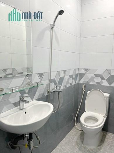 Nhà mới 4 tầng MẶT TIỀN đường Bùi Điền P5 Q8 giá 20 triệu/tháng