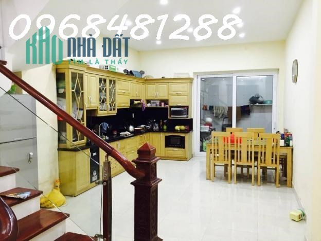 Cho thuê gấp nhà mặt phố Văn Quán 90m xây 5 tầng vỉa hè kinh doanh giá 40 triệu/ tháng