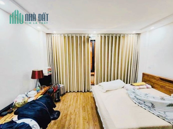 Bán nhà Phố Nguyễn Khánh Toàn, 2 thoáng, ô tô vào nhà, Kinh doanh, ô chờ thang máy 63m2, chỉ 11 tỷ