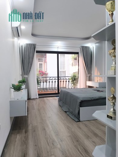 ĐỈNH. Nhà đẹp Nguyễn Đình Chiểu, tặng nội thất, 15m ra Ô TÔ tránh. Sổ nở hậu. DT 31m*7T*mặt tiền