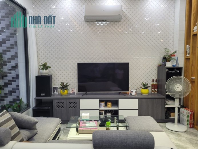 NHÀ TRƯỜNG CHINH, TÂN PHÚ, hẻm 7m, sát mặt tiền, 47m2, 3 tầng btct, Chỉ 4.9 tỷ