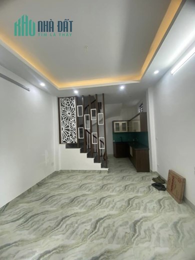 CHÂN DÀI XUÂN LA 5T x 40M MỚI TINH, THANG MÁY, FULL NỘI THẤT GIÁ HƠN 5 TỶ
-	Hàng xóm Ngoại Giao