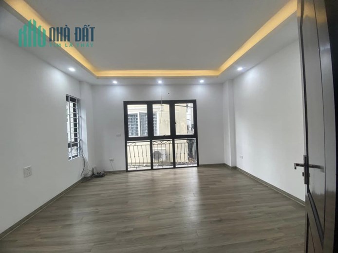 CHÂN DÀI XUÂN LA 5T x 40M MỚI TINH, THANG MÁY, FULL NỘI THẤT GIÁ HƠN 5 TỶ
-	Hàng xóm Ngoại Giao