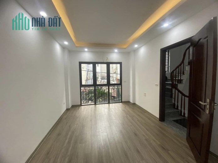 CHÂN DÀI XUÂN LA 5T x 40M MỚI TINH, THANG MÁY, FULL NỘI THẤT GIÁ HƠN 5 TỶ
-	Hàng xóm Ngoại Giao