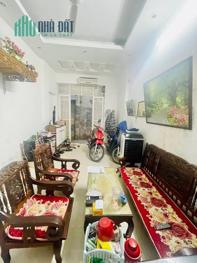 HIẾM LUÔN. PHỐ VÕ THỊ SÁU, HAI BÀ TRƯNG, HAI MẶT TOHANGS, GẦN HỒ, Ở NGAY. D 39M*3T HƠN 3 TỶ..