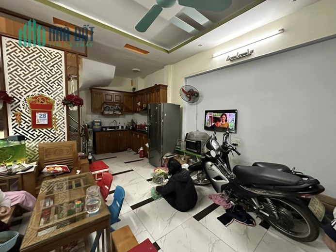 BÁN NHÀ TÂY SƠN 28M2 SIÊU HIẾM LX570 ĐỖ CỬA 3,9 TỶ.