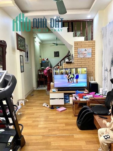 CỰC PHẨM. NHÀ LÔ GÓC HAI BÀ TRƯNG, DÂN XÂY, NGÕ THOÁNG. DT 40M* 5 T HƠN 3 TỶ.