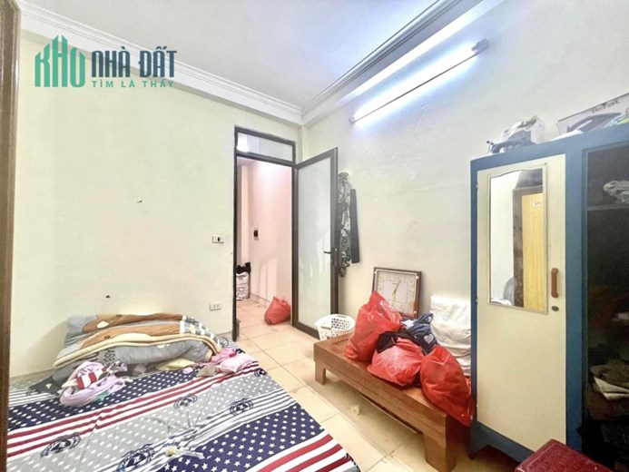 CỰC PHẨM. NHÀ LÔ GÓC HAI BÀ TRƯNG, DÂN XÂY, NGÕ THOÁNG. DT 40M* 5 T HƠN 3 TỶ.