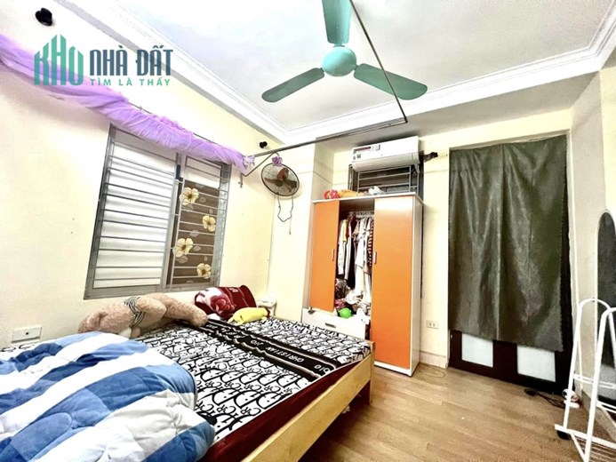 CỰC PHẨM. NHÀ LÔ GÓC HAI BÀ TRƯNG, DÂN XÂY, NGÕ THOÁNG. DT 40M* 5 T HƠN 3 TỶ.
