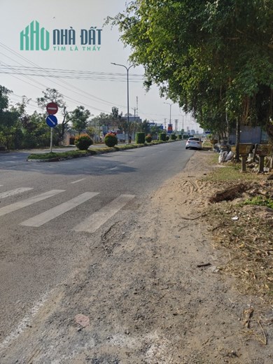 Chính chủ đăng bán mảnh đất  162m2 vị trí đắc địa nhất khu vực  
=>Đ/C: mặt tiền tỉnh lộ 827