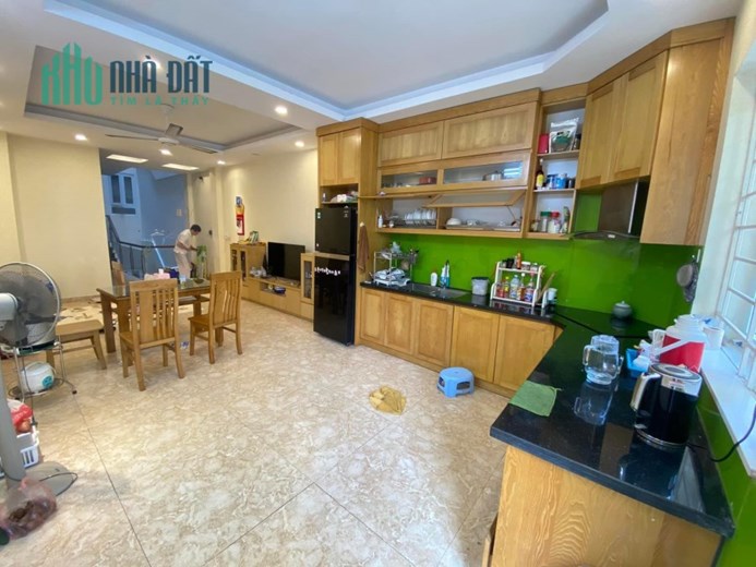 (#7) PHÂN LÔ HOÀNG QUỐC VIỆT - GARA 7 CHỖ - THANG MÁY