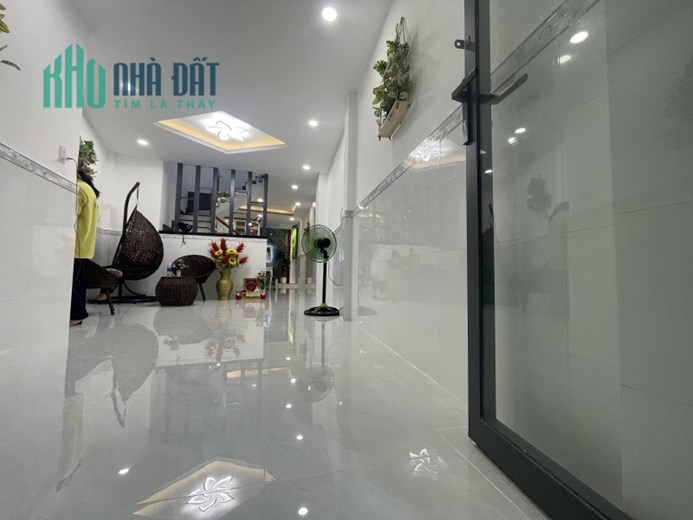 Bán Nhà Mới Đẹp HXH Sát bên Quận 1 - 45m2 - Tặng Nội Thất