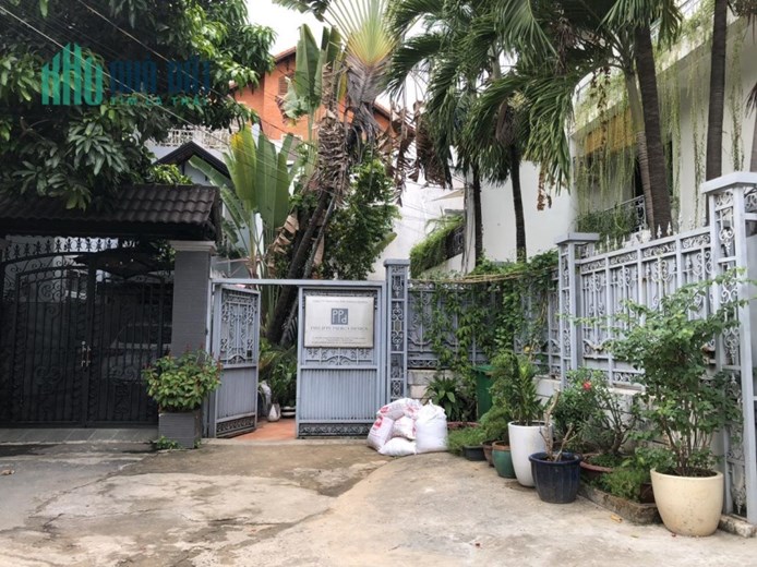 Cho thuê biệt thự 4/9 Quốc Hương, Thảo Điền, Quận 2. TP thủ đức. DTKV 10x20 trệt lầu, sân vườn