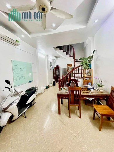 CHỈ HƠN 4 TỶ NHÀ ĐẸP THOÁNG FUN NỘI THẤT XỊN SÒ KHÁCH VỀ Ở LUÔN DT:36M2 4 TẦNG MT: 3.6M 4 PHÒNG NGỦ