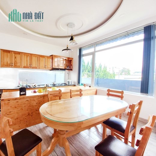 Villa Trần Quý Cáp, Phường 9, Đà Lạt, chỉ 18.5 tỷ, 248 m2, sổ riêng, sân đậu xe ô tô
