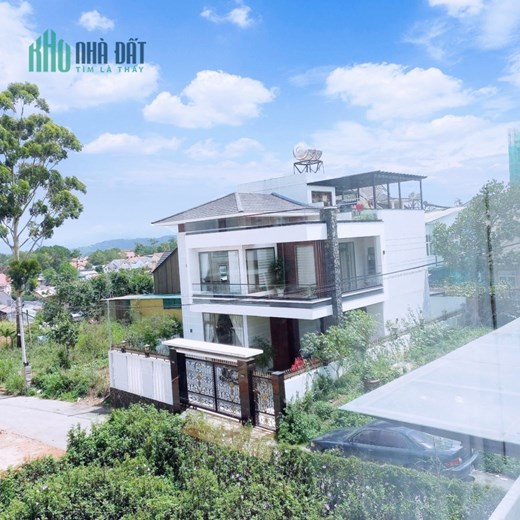 Villa Trần Quý Cáp, Phường 9, Đà Lạt, chỉ 18.5 tỷ, 248 m2, sổ riêng, sân đậu xe ô tô