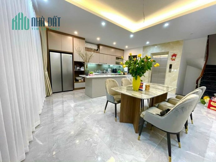 Gấp! Bán nhà Đỗ Đức Dục, 39m2, nhà thoáng sáng, 3 ô tô tránh gần, 4 tỷ 3