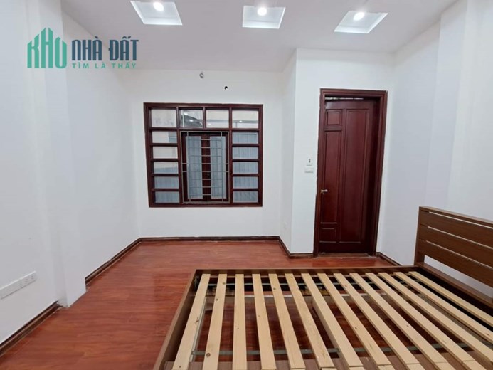Bán nhà phố THÁI THỊNH,Ô CHỜ THANG MÁY, 62m²  mặt tiền 4m,5 tầng thoáng sáng,giá 5 Tỷ 99