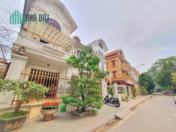 Bán biệt thự Mỹ Đình, 150 mt 20m, căn góc 2 thoáng, vỉa hè, kinh doanh 31 tỷ 500